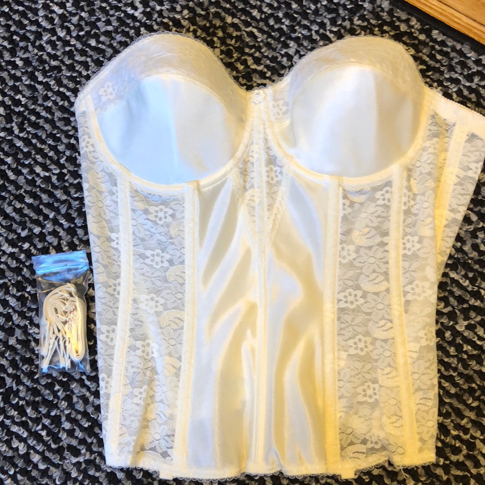 Corset bra with detachable straps